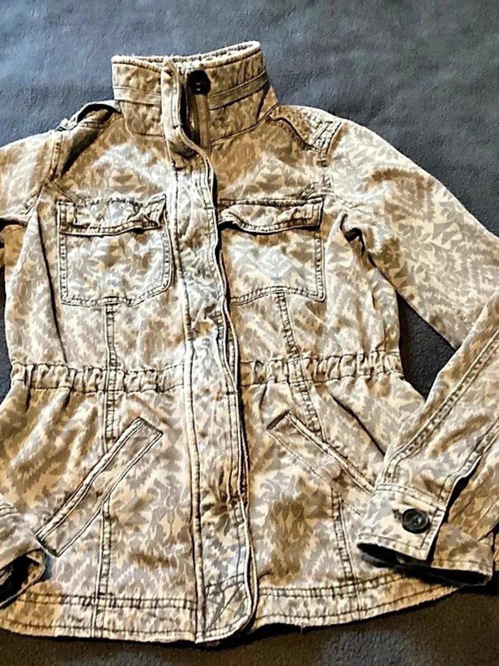 Abercrombie & Fitch Geometric Utility Jacket in olive green & Gray Size Small. S